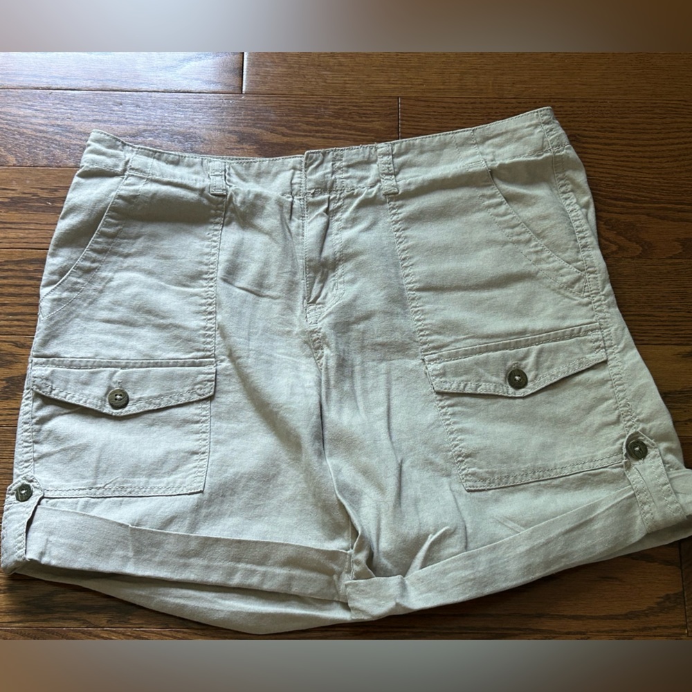Nine West Women’s Linen/cotton blend Beige Cargo Shorts Sz 10